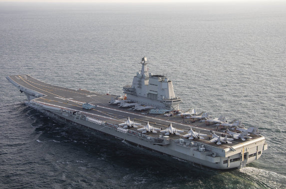 山東艦訪港開放參觀，舉杯致敬海上雄鷹